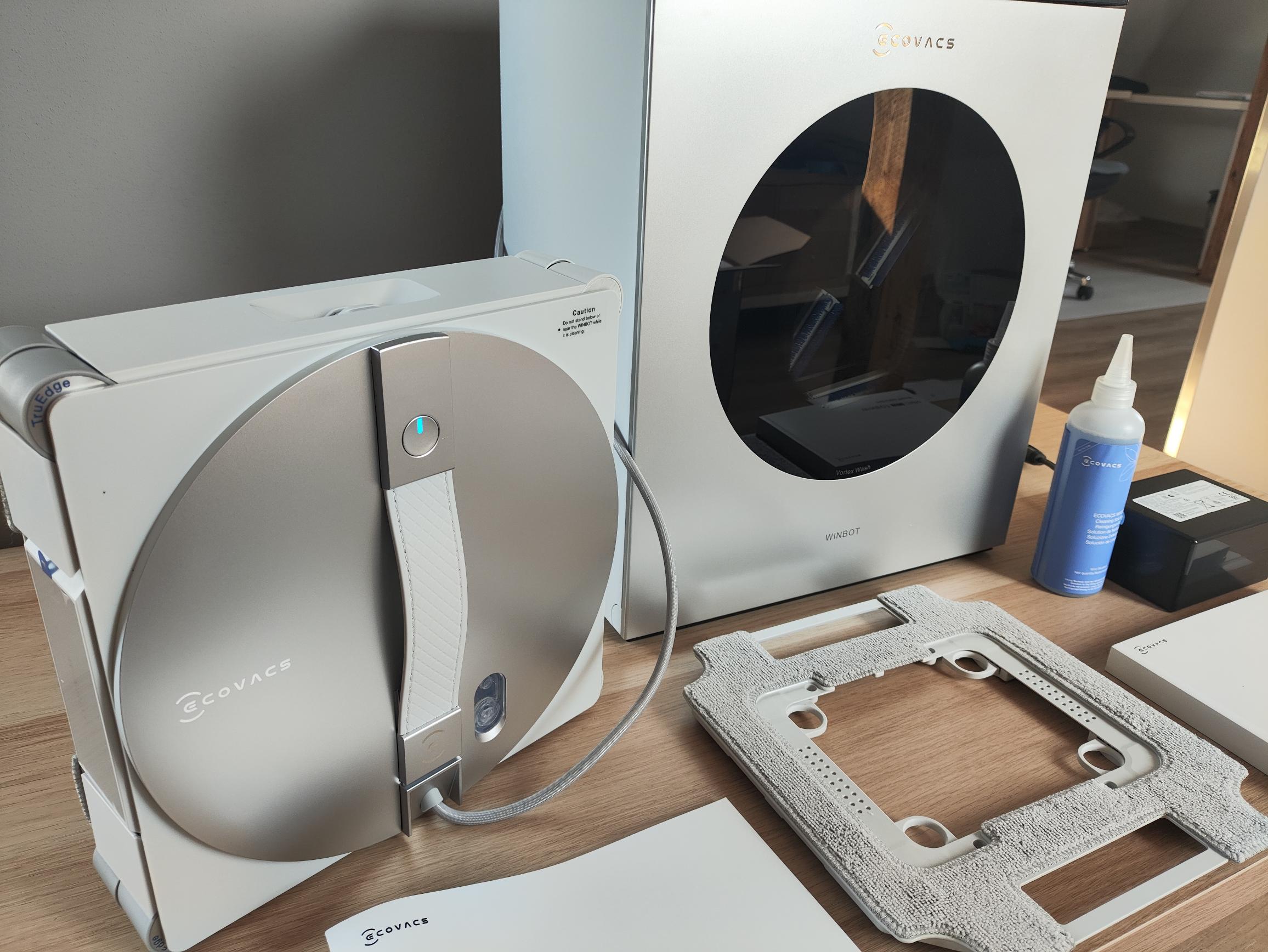 Ecovacs Winbot W3 Omni